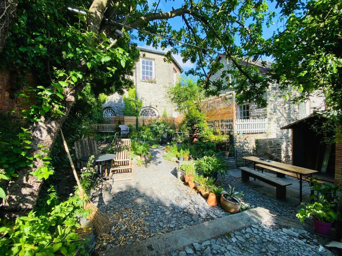The Attic Apartment, Quay Street Studios 卡迪根 外观 照片